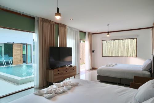 מיטה או מיטות בחדר ב-LOCO Pool Villa by Patra Agaligotel