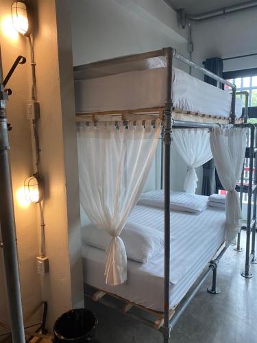 Postel nebo postele na pokoji v ubytování Bloo Hostel