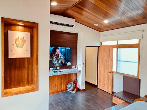 TV a/nebo společenská místnost v ubytování 小城門 親子寵物包棟民宿 City Door Family and Pet-Friendly Entire Home