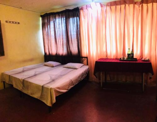 Postel nebo postele na pokoji v ubytování Coca Cola Hostel Malabe