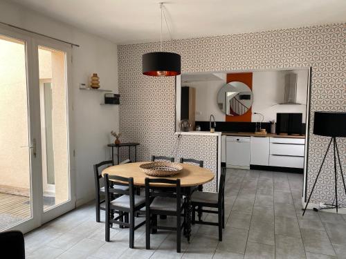 MAISON 4 chambres 12 pers à 2,8KM DU CIRCUIT et proche BOULERIES JUMP