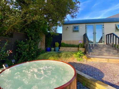 a backyard with a table and a house at Bailey's Hideaway in Portadown