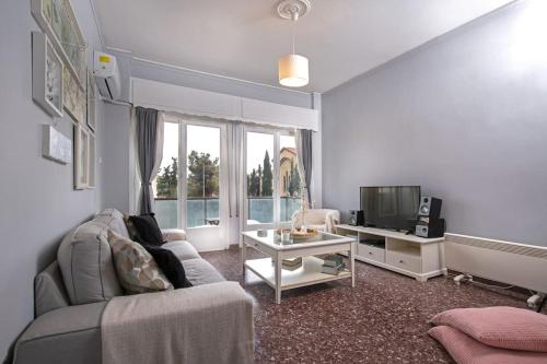 Cosy Apartment With Acropolis View