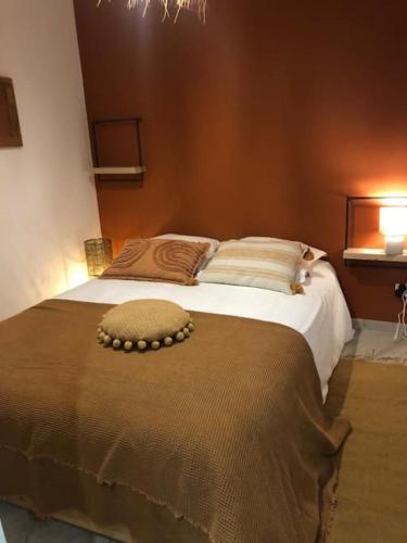 a bedroom with a large bed in a room at Le Cocon-Centre Ville-Canal Royal in Sète
