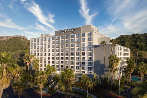 a rendering of the guilford hotel at Courtyard by Marriott San Diego Mission Valley/Hotel Circle in San Diego