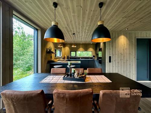 Posezení v ubytování Brand new cabin on the sunny side of Gaustatoppen with a great view