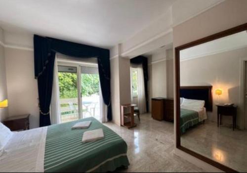 Katil atau katil-katil dalam bilik di Mondial Park Hotel