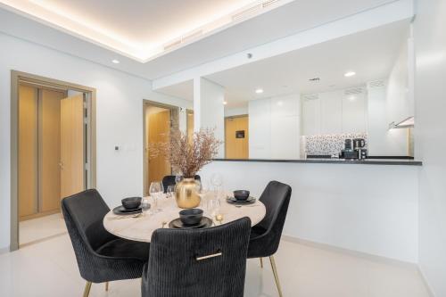 a kitchen and dining room with a table and chairs at Stylish 2Bedroom w infinity pool on the 64th floor in Dubai