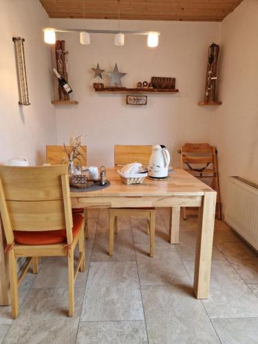 Příslušenství pro přípravu čaje a kávy v ubytování Gästehaus Lehr