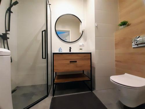 Koupelna v ubytování Premium Apartment - Witolda SKY 16th floor - SELF CHECK-IN - Parking