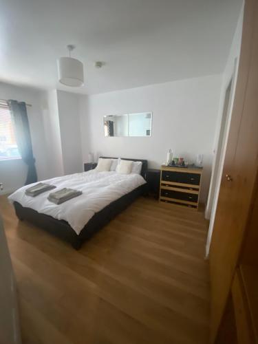 Una cama o camas en una habitación de Two bedroom apartment in Ennis v95D854