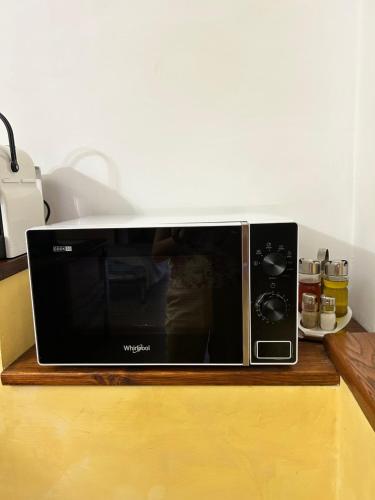 a microwave sitting on top of a wooden counter at La Perla di Assisi in Assisi