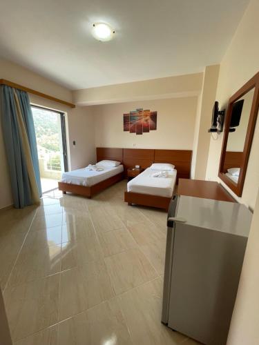 Ένα ή περισσότερα κρεβάτια σε δωμάτιο στο Belvedere Hotel & Suites