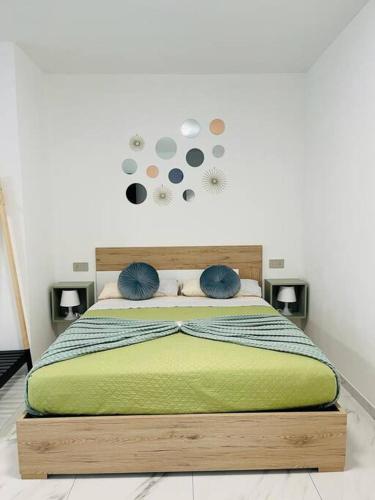 a bedroom with a bed with a green comforter at Casa El Trigal in Colico