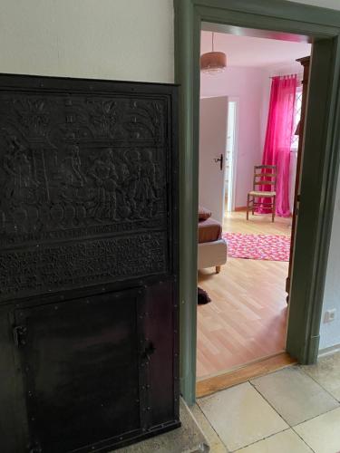 a door leading into a room with a living room at 1 - 2 Zimmer in historischem Altstadthaus in Freudenstadt