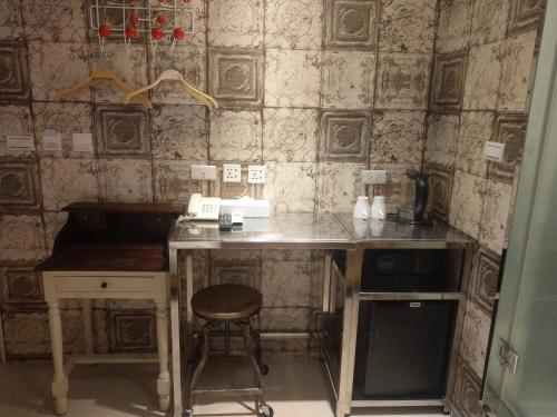 a kitchen with a desk and a chair in a room at Cheers Loft Self Check-in Hotel in Taipei