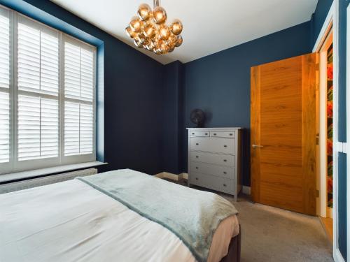 Ένα ή περισσότερα κρεβάτια σε δωμάτιο στο Fitzrovia Mansion Apartments in Belfast's Cathedral Quarter