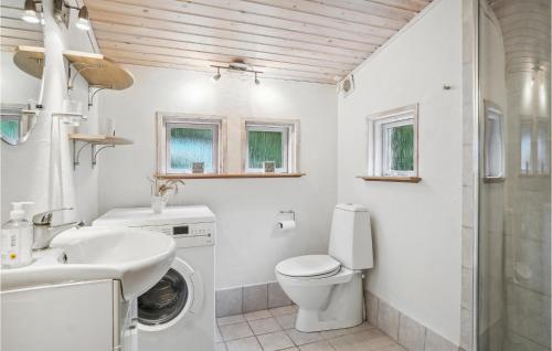 Koupelna v ubytování 3 Bedroom Gorgeous Home In Thyholm