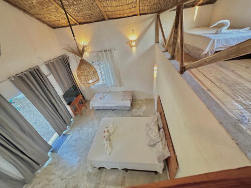 an overhead view of a room with bunk beds at Pousada Casa Eco Paracuru in Paracuru
