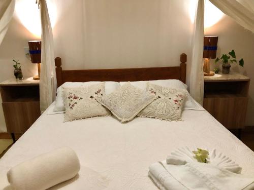 Eliza, Bangalô vista mar em Trancosoにあるベッド