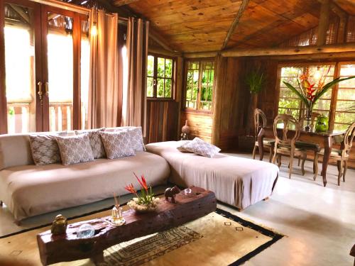Ruang duduk di Eliza, Bangalô vista mar em Trancoso