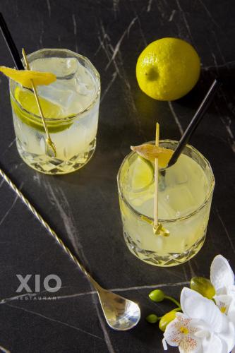 two glasses of lemonade with a lemon and a spoon at XIO Apartments in Bar