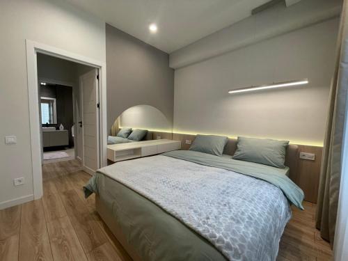 a bedroom with a large bed and a mirror at Tomas apartments in Chişinău