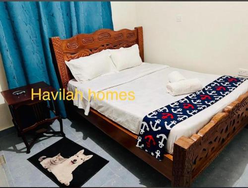 een slaapkamer met een bed met een kattendeken erop bij Havilla homes in Kitengela 