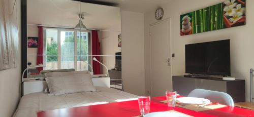 Photo de la galerie de l'établissement Studio sur le métro 12 pour Montmartre, à Paris