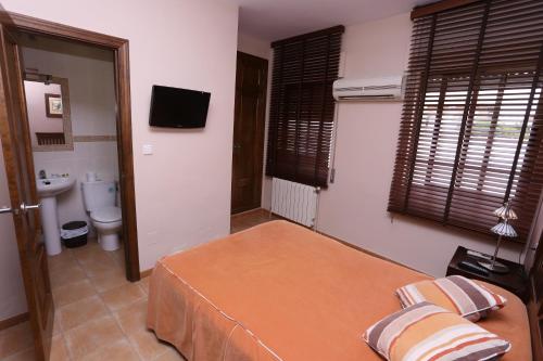En eller flere senger på et rom på Hotel Andalucia