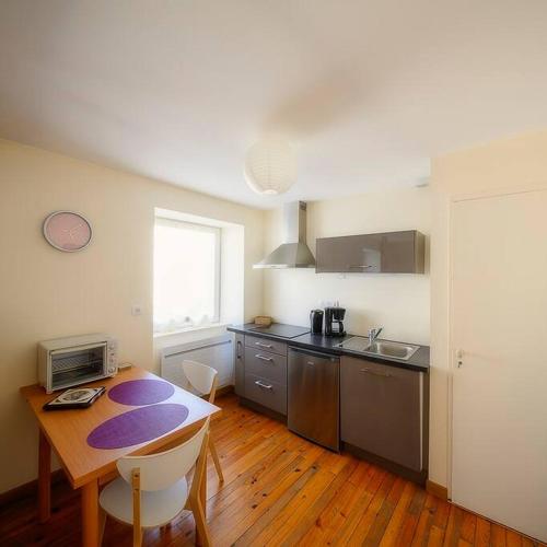 Kuchyň nebo kuchyňský kout v ubytování Cosy duplex indépendant