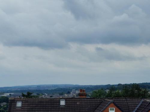 una vista desde el techo de una casa en 3 bed house in Dewsbury West Yorkshire en Dewsbury