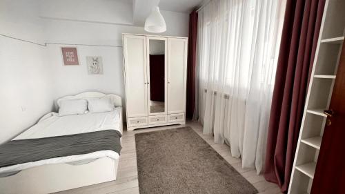 En eller flere senge i et værelse på DAS Penthouse Otopeni Airport