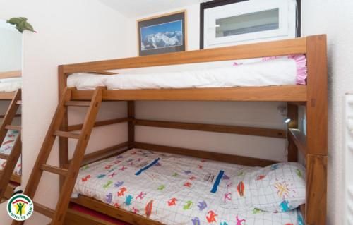 Postel nebo postele na pokoji v ubytování CHALET LES SEQUOIAS DEUX ALPES