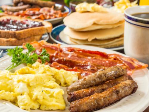 Jídlo v hotelu nebo okolí