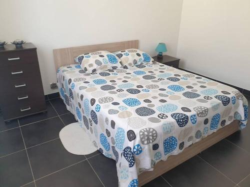 A bed or beds in a room at Appartement dans maison Catalane a Bages