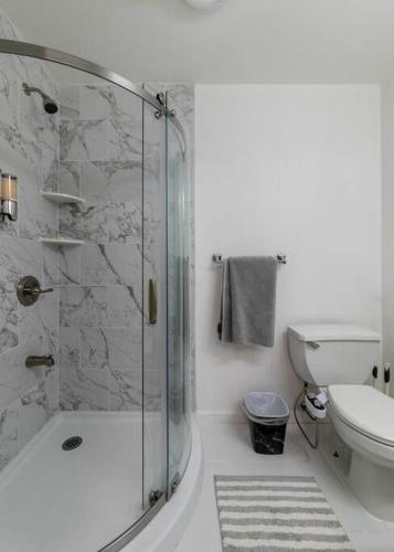 Bilik mandi di 3br private Apartment