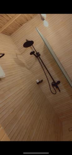 a pair of scissors sitting on a wooden floor at اكواخ الغصن الريفيه in Jeddah