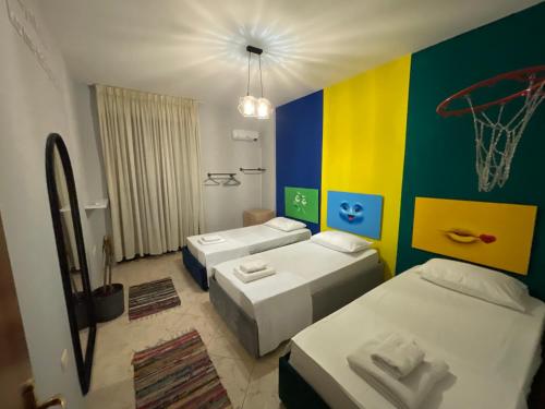 מיטה או מיטות בחדר ב-Super House Blloku 3 rooms