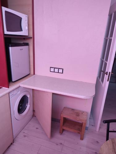 O bucătărie sau chicinetă la CHESS Apartment
