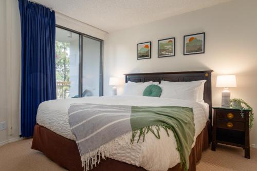 Postel nebo postele na pokoji v ubytování 1BR Ski Access Benchlands Condo by Harmony Whistler Vacations