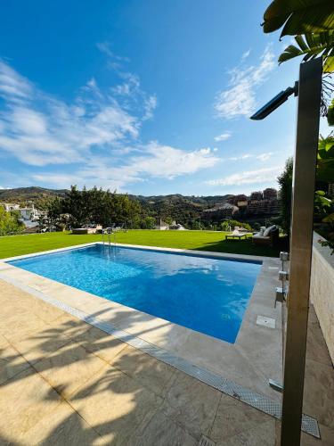 Bazén v ubytování Villa Issa Private Loft in Marbella nebo v jeho okolí