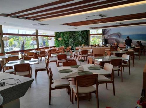 Mana Beach Experience tesisinde bir restoran veya yemek mekanı