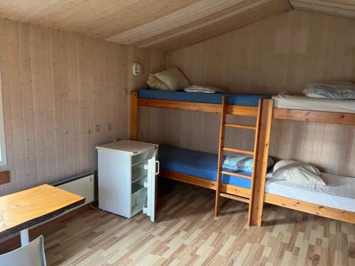 Våningssäng eller våningssängar i ett rum på Lundby Camping