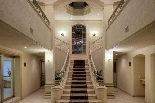a spiral staircase in a building with a lobby at Hotel & Suites Quinta Magna in Guadalajara