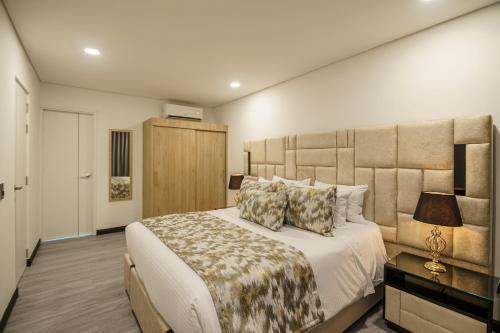 Postel nebo postele na pokoji v ubytování First Class Hotel