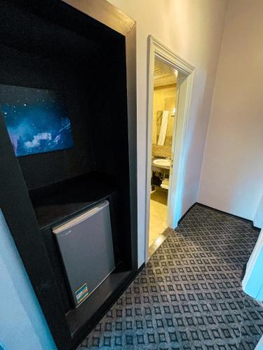 a bathroom with a black wall with a fish tank at Borg El Thaghr Hotel in Alexandria