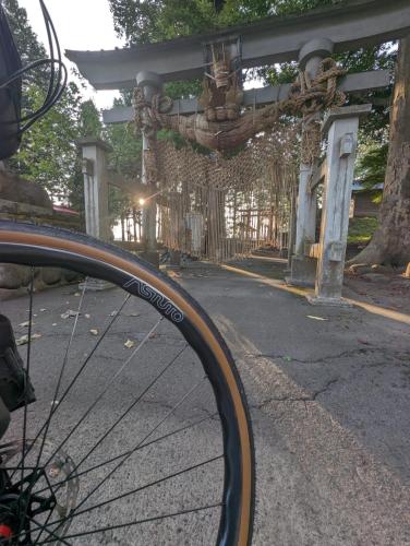 a close up of a bike tire in front of a gate at Astuto Riders House in Annaka
