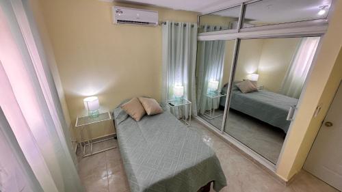 Postel nebo postele na pokoji v ubytování Home close to the beach, free wifi & parking, in quiet neighborhood equipped with ACs