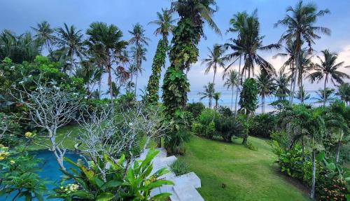 Сад в Villa Delmara at Balian Beach By Amerta Experience